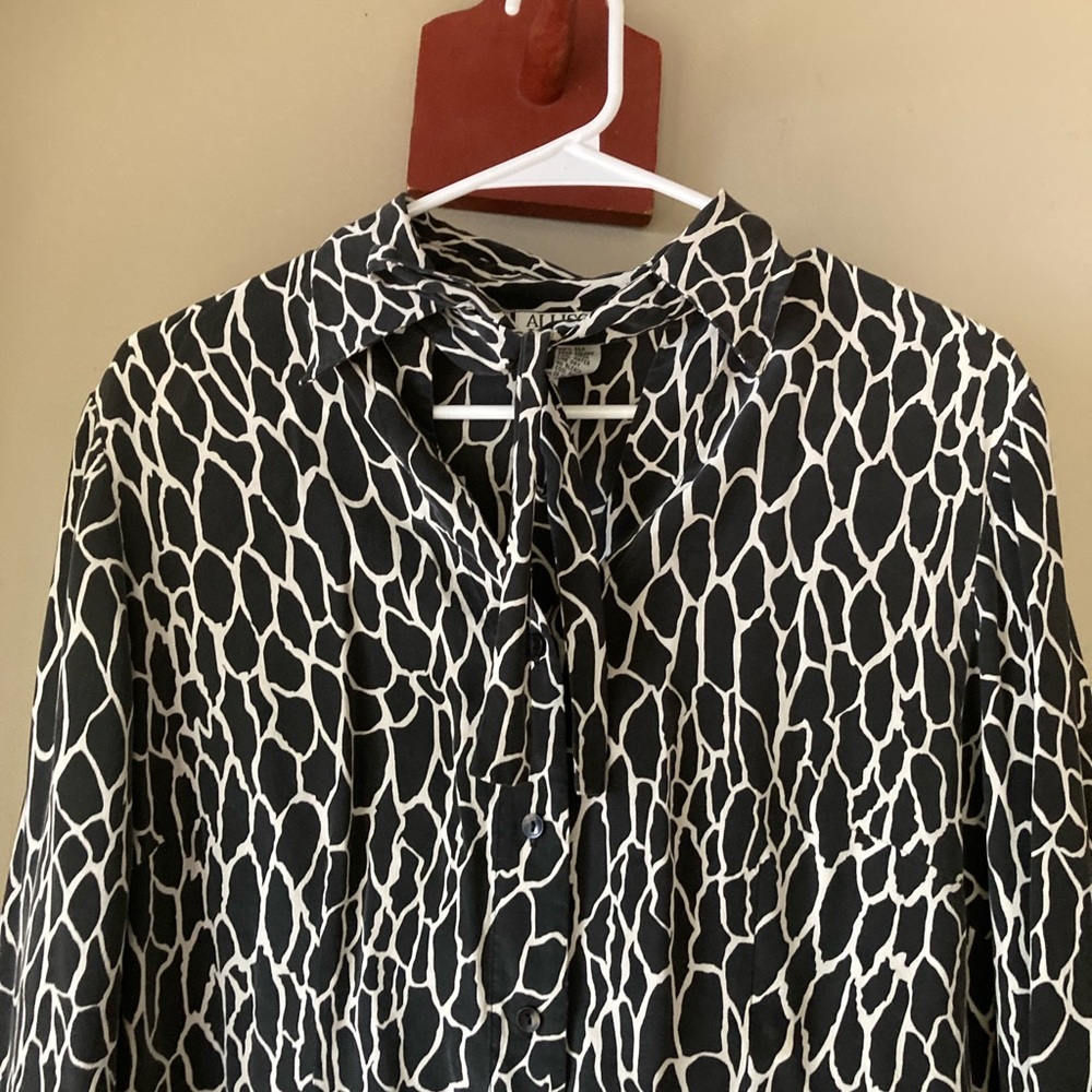 Vintage Allison Taylor 100% Silk Giraffe Print Tie Front Top L - Picture 3 of 8